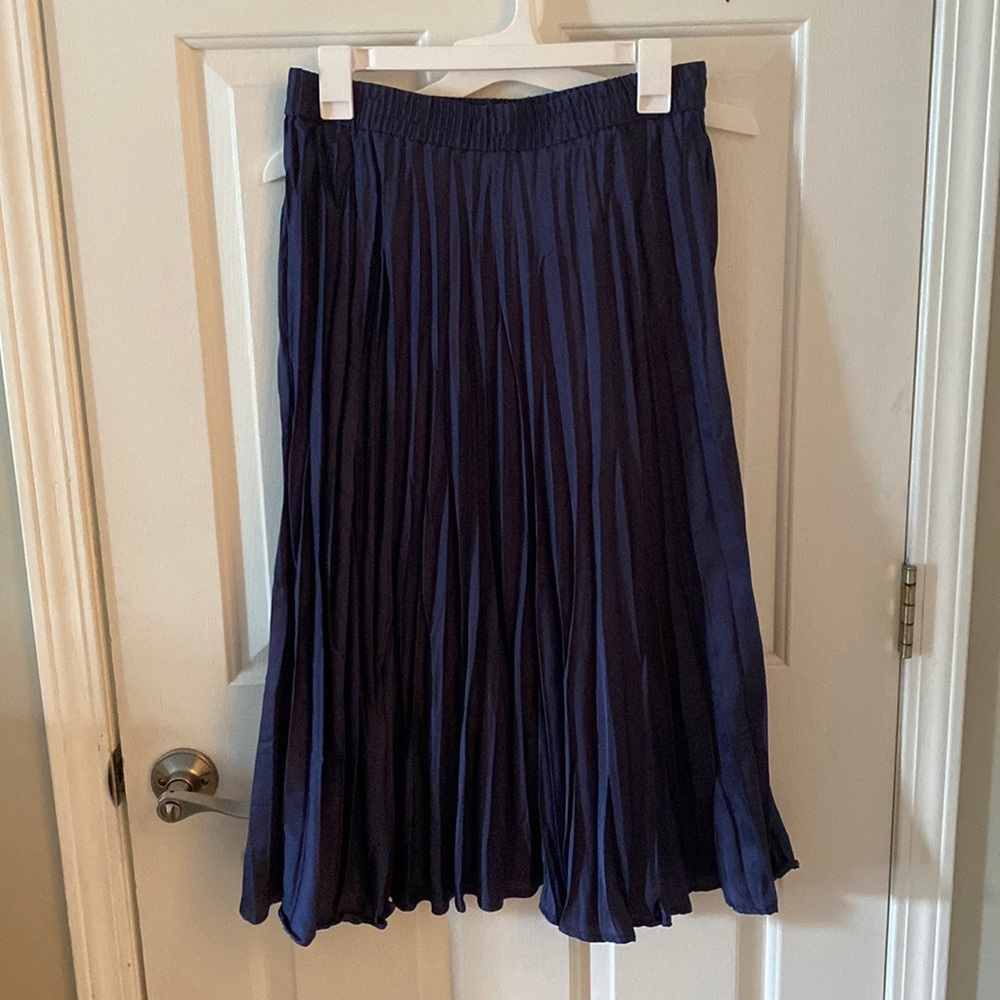 Navy pleated silky skirt